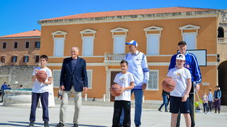 Basket na Forumu: Košarkaške legende protiv mlađih uzrasta KK Zadar Basket na Forumu: Košarkaške legende protiv mlađih uzrasta KK Zadar