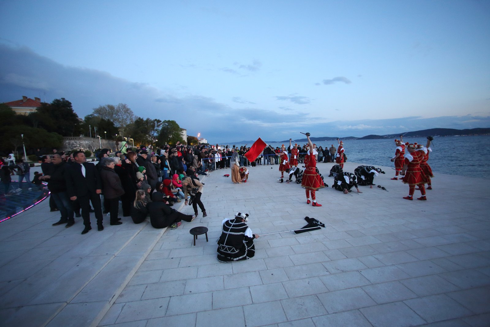 HGD Sv. Cecilija izvelo korčulanski viteški ples “Moreška” na Pozdravu suncu