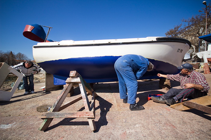 Jazine: Uređuju se barke i kaići, Foto: Saša Čuka