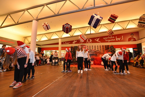 Sveti Nikola u Supernova centru 6. prosinca 2016.  Foto: Iva Perinčić