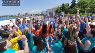Ludijada zadarskih maturanata na Pozdravu suncu i Morskim orguljama Ludijada zadarskih maturanata na Pozdravu suncu i Morskim orguljama