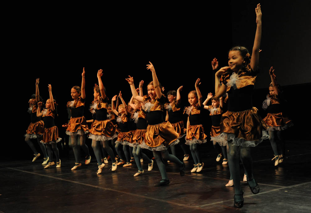 Zadar, 12.5.2012. snimio: Nenad Marčev
1. Zadarski plesni festival
(In memoriam Nives Šimatović-Predovan)
Dvorana Kazališta lutaka Zadar Zadar, 12.5.2012. snimio: Nenad Marčev
1. Zadarski plesni festival
(In memoriam Nives Šimatović-Predovan)
Dvorana Kazališta lutaka Zadar