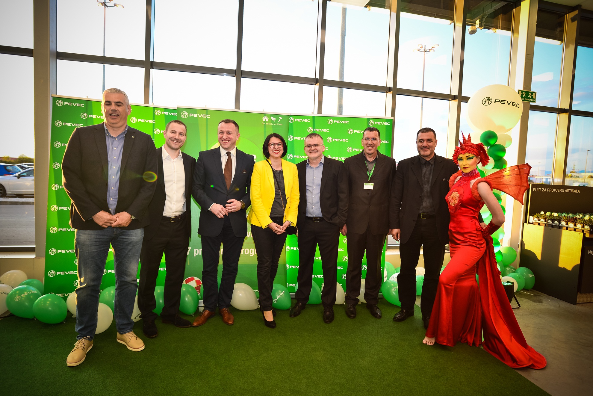 Svečano otvoren novi prodajni centar Pevec u Zadru Svečano otvoren novi prodajni centar Pevec u Zadru