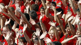 Zadar, 300711.
Nakon odgode zbog losih vremenskih uvjeta prosle subote, danas se na zadarskoj rivi odrzao peti milenijski skok, jedan od  prepoznatljivih zadarskih brendova posljednjih godina.
Foto: Jure Miskovic / CROPIX