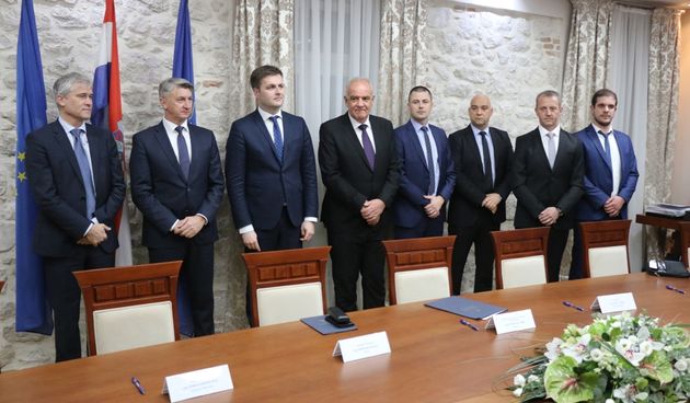 Potpisivanje ugovora o izgradnji kanalizacijske i vodovodne mreže za Nin, Privlaku i Vrsi