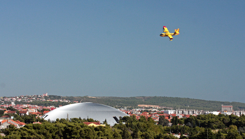 Požar na Plovaniji (foto: Marin Gospić) Požar na Plovaniji (foto: Marin Gospić)