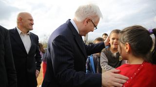 09.11.2013., Tinj – Predsjednik RH Ivo Josipovic posjetio je poljoprivrednike u Tinju te poljoprivrednu zadrugu Maraska Tinj koja je vazan dobavljac visnje maraske za zadarsku tvrtku Maraska d.d. Photo: Filip Brala/PIXSELL