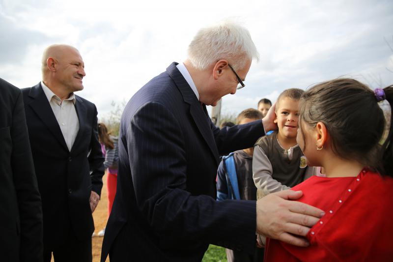 09.11.2013., Tinj – Predsjednik RH Ivo Josipovic posjetio je poljoprivrednike u Tinju te poljoprivrednu zadrugu Maraska Tinj koja je vazan dobavljac visnje maraske za zadarsku tvrtku Maraska d.d. Photo: Filip Brala/PIXSELL