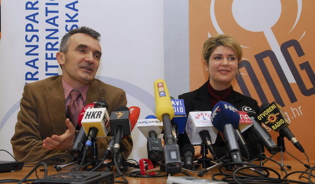 Zagreb, 070110. Nevladine udruge GONG i Transparency International Hrvatske odrzale se press konferenciju o financiranju predsjednickih izbora dvojice kandidata u prostorijama GONG-a. Govorili su Sandra Pernar ispred GONG-a i Zorislav Antun Petrovic ispre