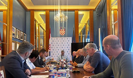 f3d19067-363b-49a1-88b1-87e13778fc3f