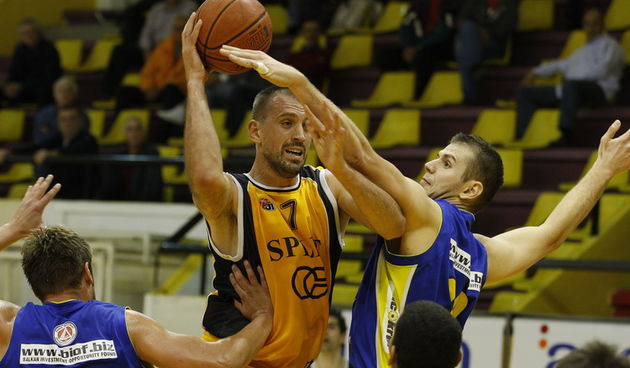 Split, 171010.
Sportski centar Gripe.
Kosarkaska utakmica A-1 lige izmedju 
Split CO – Vrijednosnice Darda.
Na fotografiji: Nikola Vujicic.
Foto: Ante Cizmic / CROPIX