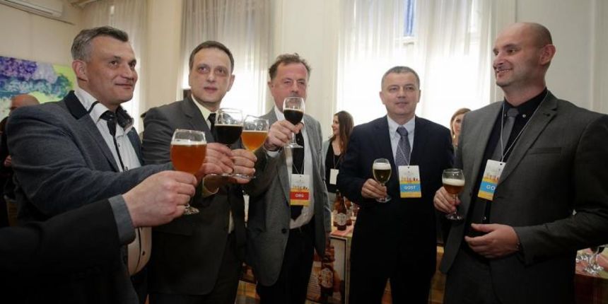 U prostorima Gastronomada u Europskom domu otvoren Craft Beer festival 2016. Zoran Simunic, Tomislav Tolusic, Anton Kliman, Rene Bakalovic, Darko Horvat. Photo: Zarko Basic/PIXSELL U prostorima Gastronomada u Europskom domu otvoren Craft Beer festival 2016. Zoran Simunic, Tomislav Tolusic, Anton Kliman, Rene Bakalovic, Darko Horvat. Photo: Zarko Basic/PIXSELL