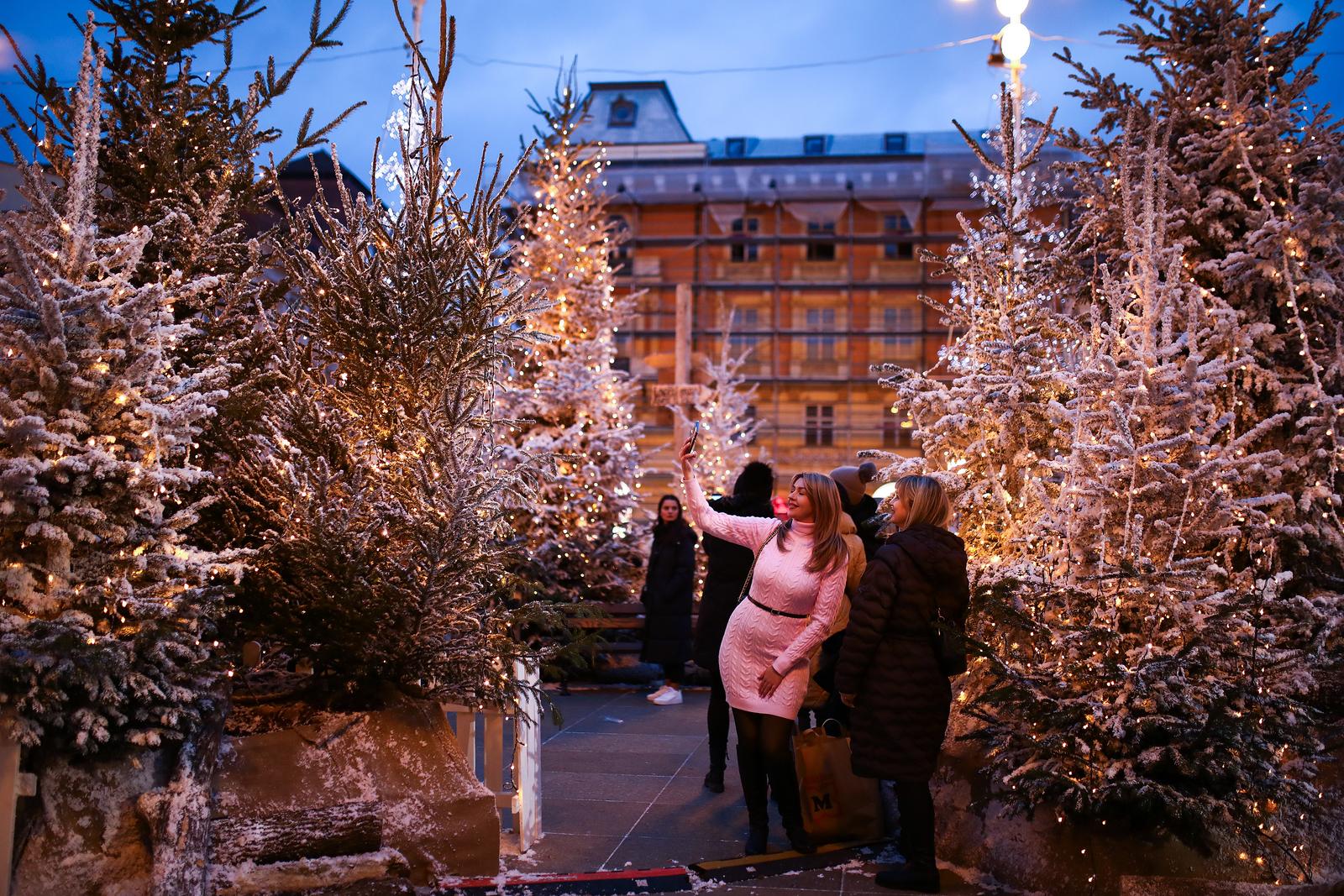 Zagrebački Advent na Trgu bana Jelačića