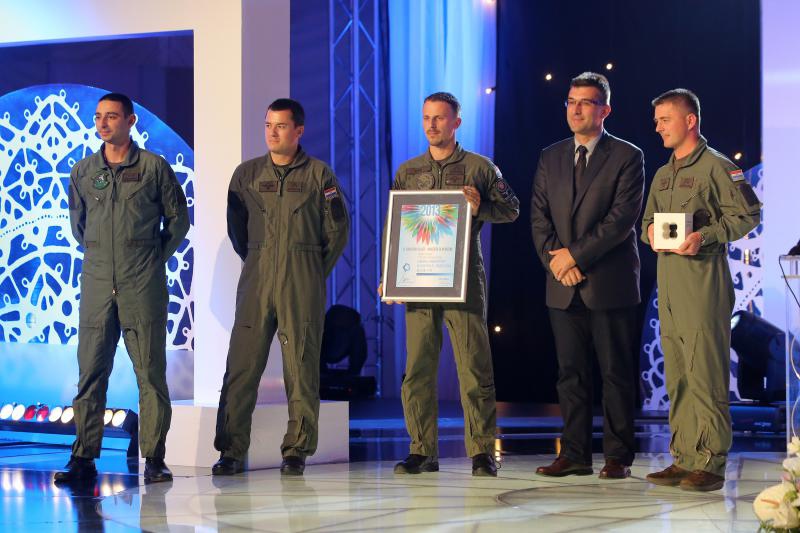 25.10.2013., Zadar – U Falkensteiner hotelu u Punta Skali dodjeljene su nagrade “Covjek – kljuc uspjeha u turizmu”. Svecanosti su prisustvovali premijer Zoran Milanovic te ministri Darko Lorencin i Gordan Maras te brojni drugi uvazeni gosti. Photo: Fili