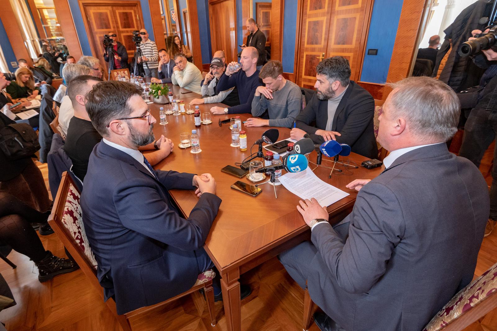 Gradonačelnik Dukić održao sastanak s gradskim vijećnicima