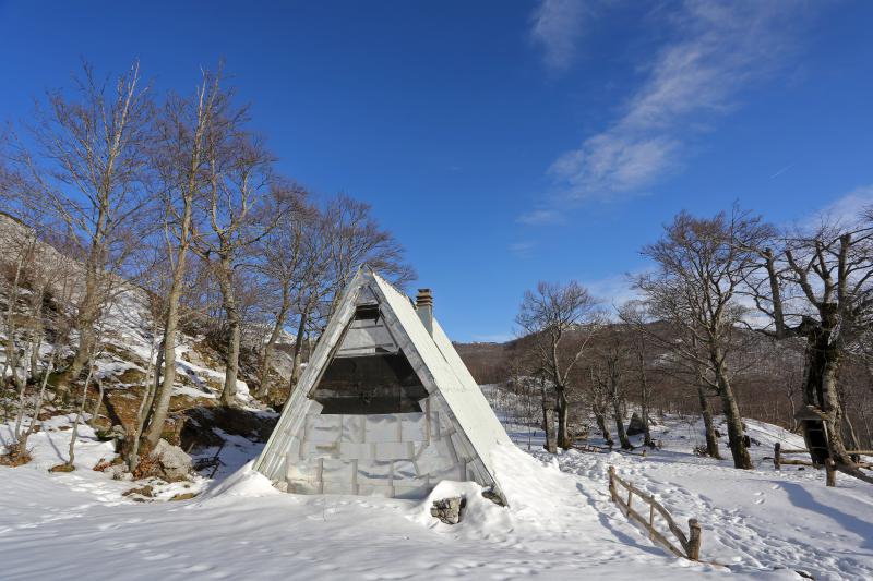 16.03.2014., Juzni Velebit – Topljenje snijega na Juznom Velebitu i procvjetani prvi planinski cvjetovi u ranom proljecu najavljuju skorasnje toplije vrijeme. Photo: Filip Brala/PIXSELL Autor Filip Brala/PIXSELL Ključne riječi rekreacija, planina, pro 16.03.2014., Juzni Velebit – Topljenje snijega na Juznom Velebitu i procvjetani prvi planinski cvjetovi u ranom proljecu najavljuju skorasnje toplije vrijeme. Photo: Filip Brala/PIXSELL Autor Filip Brala/PIXSELL Ključne riječi rekreacija, planina, pro