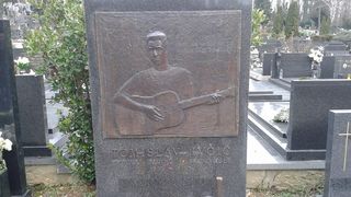 Zadarski studenti na Mirogoju odali počast Tomislavu Ivčiću Zadarski studenti na Mirogoju odali počast Tomislavu Ivčiću