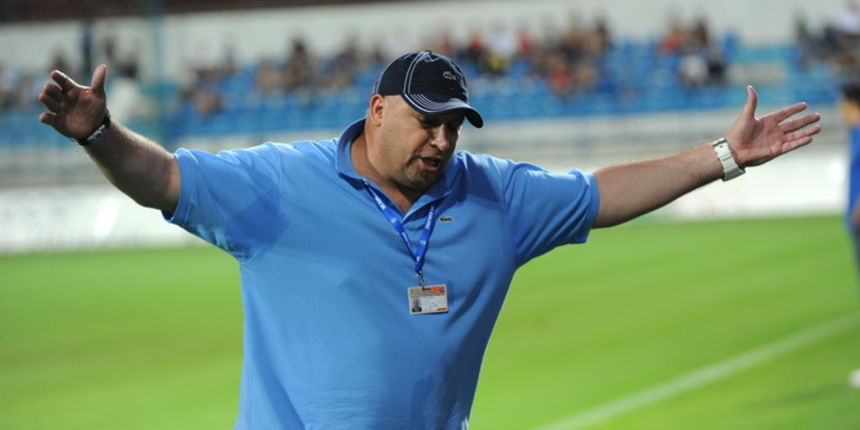 Zadar, 310710.
Stadion Stanovi u Zadru. 2 kolo HNL-a.
Zadar – Karlovac. Na fotografiji ; trener Karlovca Igor Pamic.
Foto: Andrija Lucic / CROPIX Zadar, 310710.
Stadion Stanovi u Zadru. 2 kolo HNL-a.
Zadar – Karlovac. Na fotografiji ; trener Karlovca Igor Pamic.
Foto: Andrija Lucic / CROPIX