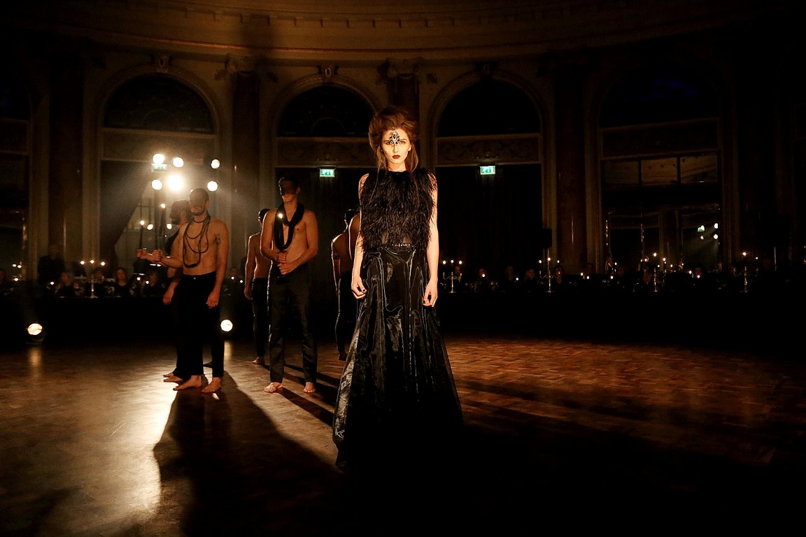 Modni spektakl Hippy Gardena