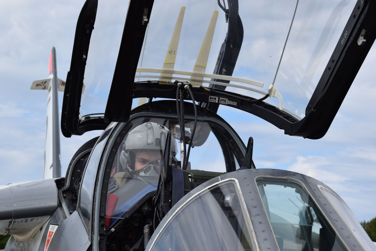 Tri francuska vojna aviona Dassault Alphajet u posjeti bazi Zemunik