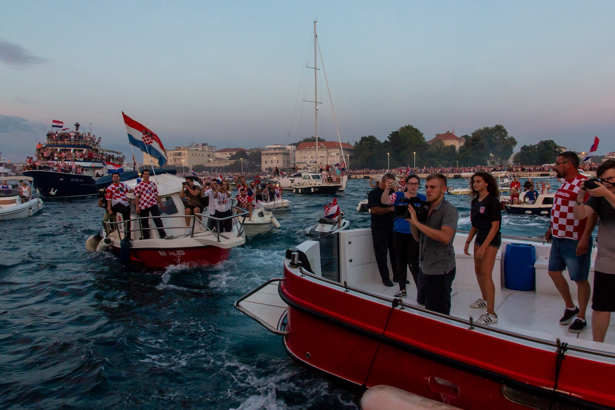 Veličanstven doček četvorice zadarskih Vatrenih od Gradskog mosta do Foruma
