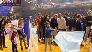 Humanitarno gledanje utakmice Zadar-Cibona (85-84) u Jazinama Humanitarno gledanje utakmice Zadar-Cibona (85-84) u Jazinama