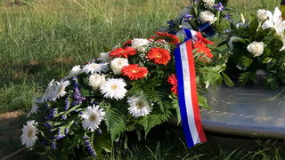 Mladez HDZ-a polozila vijenac na spomenik Kresimira Cosica