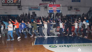 Humanitarno gledanje utakmice Zadar-Cibona (85-84) u Jazinama Humanitarno gledanje utakmice Zadar-Cibona (85-84) u Jazinama