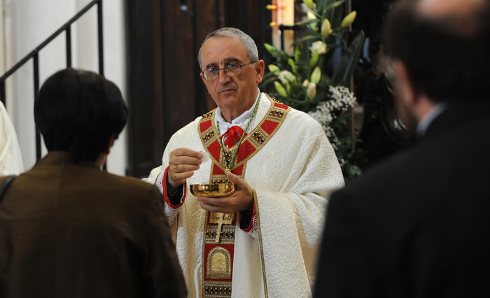 Zadar, 240411.
Uskrsnju misu u katedrali Sv. Stosije predvodio je zadarski nadbiskup Zelimir Puljic.
Foto : Andrija Lucic / cropix