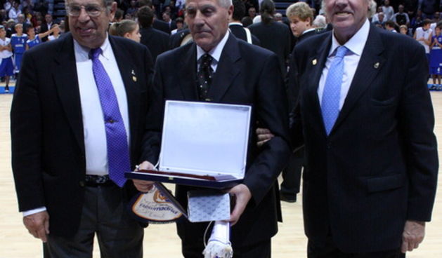 KK Zadar – Real Madrid, umirovljenje dresova 10 (Giuseppe Giergia) i 11 (Kresimir Cosic), Foto; Mladen Malik