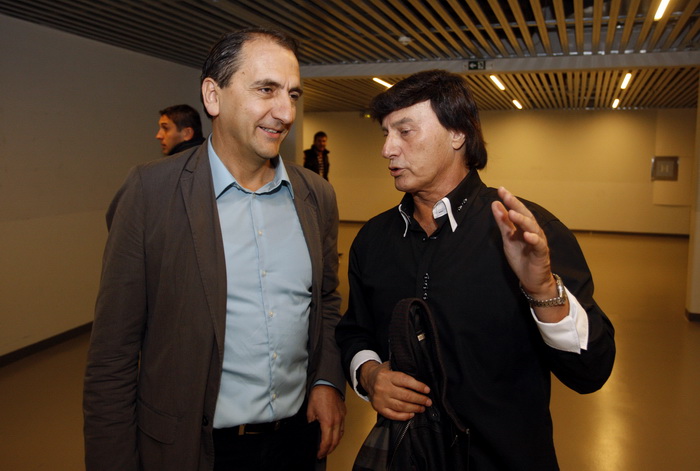 Zadar, 121110
Festival zabavne glazbe Zadar 2010 u velikoj dvorani Kresimira Cosica. Na slici dogradonacelnik Drazen Grgurevic i Dusko Lokin.
Foto: Jure Miskovic / CROPIX Zadar, 121110
Festival zabavne glazbe Zadar 2010 u velikoj dvorani Kresimira Cosica. Na slici dogradonacelnik Drazen Grgurevic i Dusko Lokin.
Foto: Jure Miskovic / CROPIX