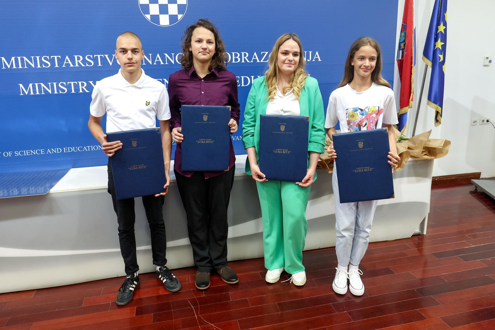 Dodijeljene su Godišnje nagrade Luka Ritz za promicanje tolerancije i škole bez nasilja Dodijeljene su Godišnje nagrade Luka Ritz za promicanje tolerancije i škole bez nasilja