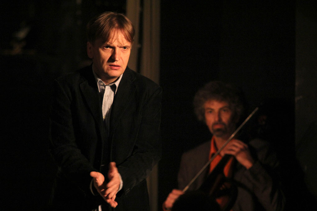 ArtAkt, izlozba Ivane Jenjic, predstava Vili Matula, foto: I. Perincic ArtAkt, izlozba Ivane Jenjic, predstava Vili Matula, foto: I. Perincic