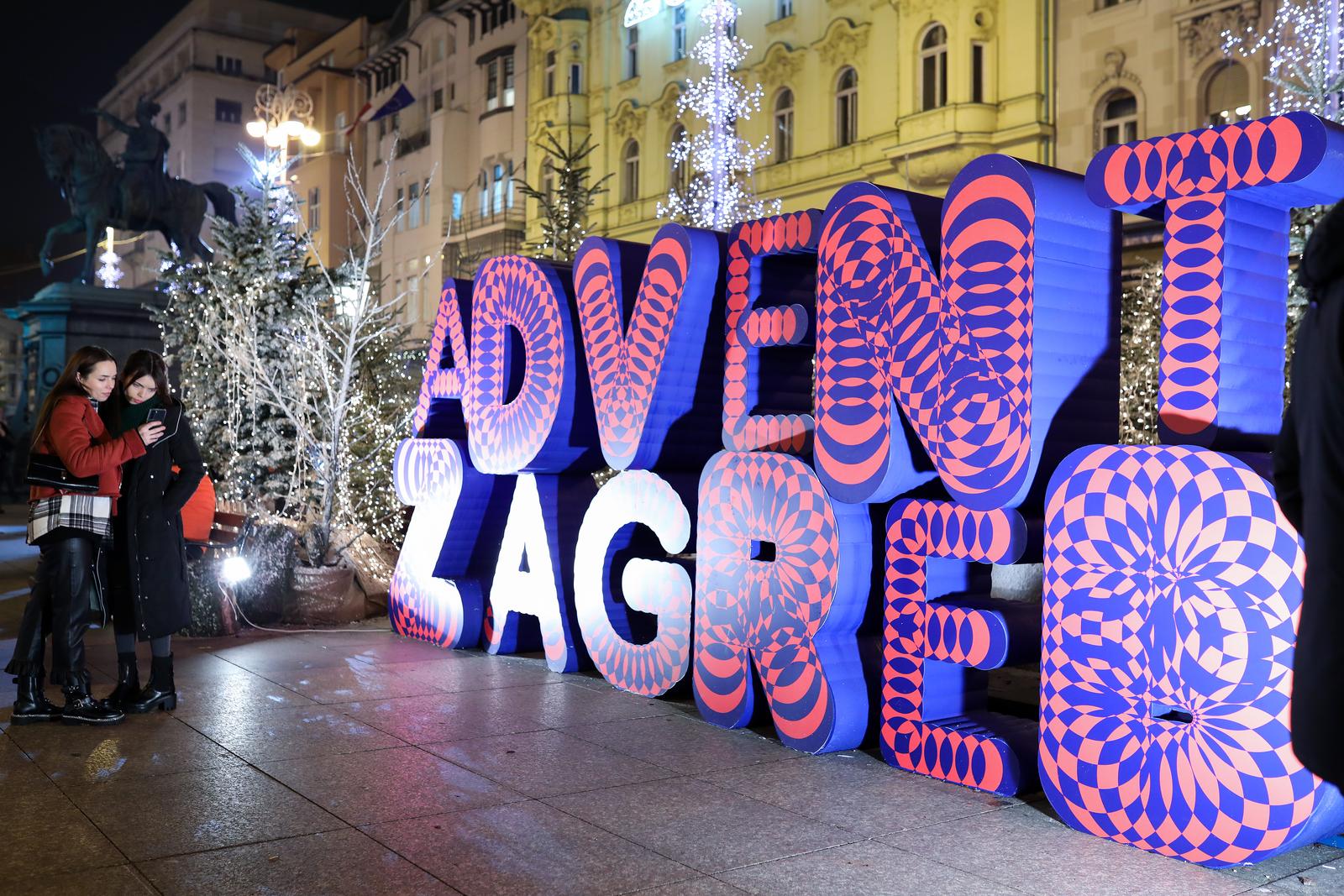 Zagrebački Advent ove godine pun je svjetla i šarenila