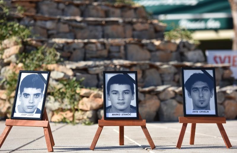 Vodice: Mimohodom vatrogasaca započelo obilježavanje 9. obljetnice kornatske tragedije. Photo: Hrvoje Jelavić/PIXSELL Vodice: Mimohodom vatrogasaca započelo obilježavanje 9. obljetnice kornatske tragedije. Photo: Hrvoje Jelavić/PIXSELL