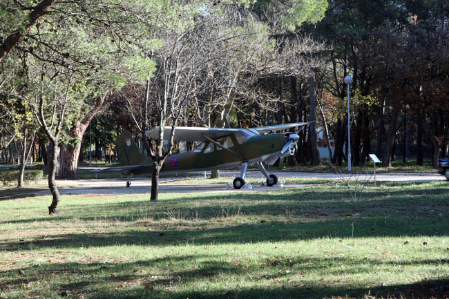 Zemunik: Muzej aviona i helikoptera na otvorenom