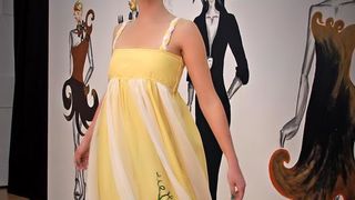 2300 kn; Haljinu dizajnira Klara Dedić: rukom oslikana saten-svila i muslin (foto: Marin Gospić)