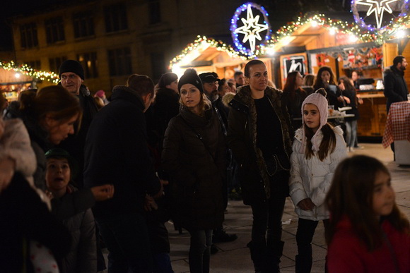 Advent u Zadru: Pavel raspjevao i rasplesao Zadrane na Trgu Petra Zoranića. Foto: Iva Perinčić Advent u Zadru: Pavel raspjevao i rasplesao Zadrane na Trgu Petra Zoranića. Foto: Iva Perinčić