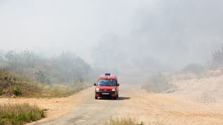 Vatrogasci i kanaderi lokalizirali požar u blizini gradskog deponija Vatrogasci i kanaderi lokalizirali požar u blizini gradskog deponija