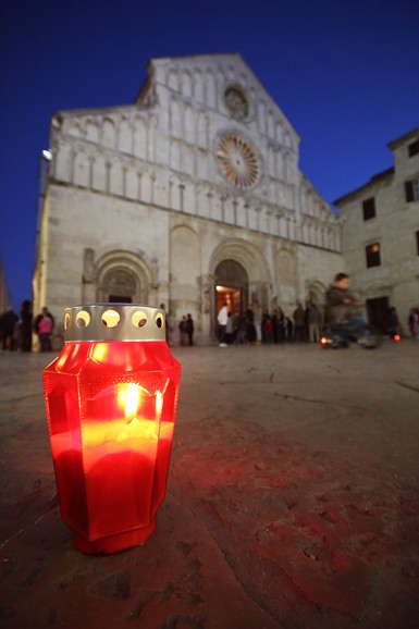 Procesija Velikog petka, 6. travnja 2012. (foto:Saša Čuka) Procesija Velikog petka, 6. travnja 2012. (foto:Saša Čuka)