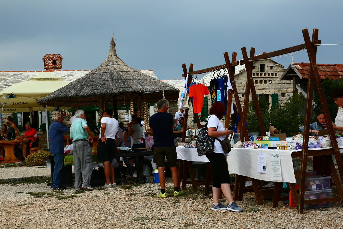 Na vidikovcu Kamenjak održan 5. Sajam lokalnih proizvoda ”Luka i igara” Na vidikovcu Kamenjak održan 5. Sajam lokalnih proizvoda ”Luka i igara”