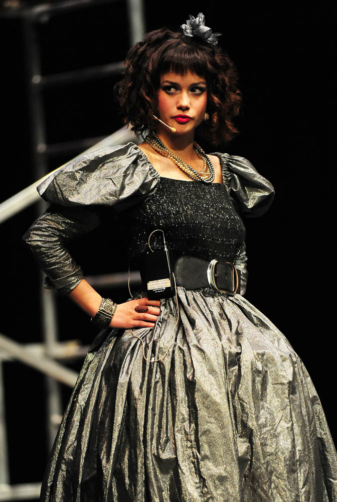 Zadar, 15.06.2013. snimio: Nenad Marčev
Gimnazija Vladimira Nazora Zadar i prijatelji
Andrew Lloyd Webber
Fantom u Operi
Redatelj Milena Dundov
Umjetnička voditeljica Iva Mustać Klarić
Nastupili učenici škole i prijatelji
Dvorana HNK Zadar Zadar, 15.06.2013. snimio: Nenad Marčev
Gimnazija Vladimira Nazora Zadar i prijatelji
Andrew Lloyd Webber
Fantom u Operi
Redatelj Milena Dundov
Umjetnička voditeljica Iva Mustać Klarić
Nastupili učenici škole i prijatelji
Dvorana HNK Zadar