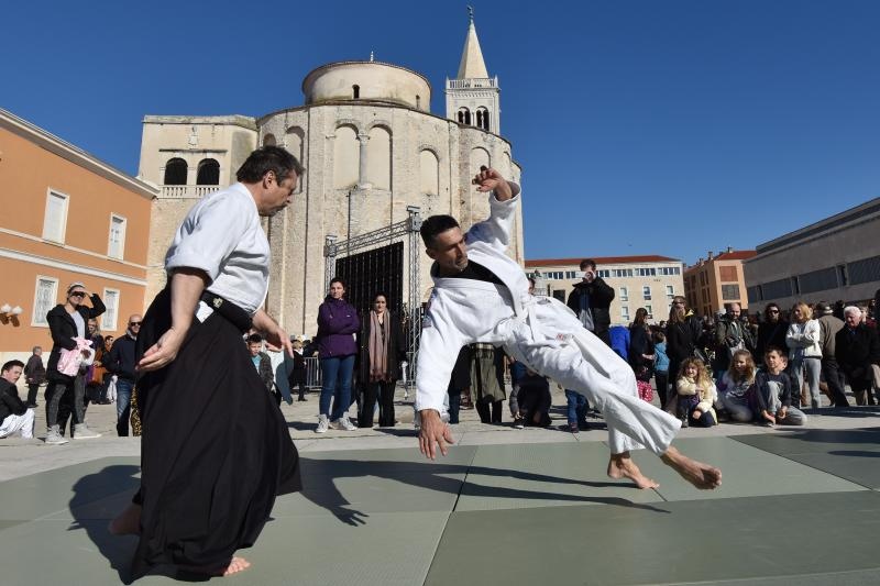 , Zadar – U sklopu drugog po redu Tuna, Sushi and Wine Festivala koji se od 3. do 7. veljace odrzava u Zadru, danas je odrzan glavni otvoreni dogadjaj za javnost na zadarskom Forumu uz degustaciju sushi i specijaliteta od tune i show program. Photo: Dino , Zadar – U sklopu drugog po redu Tuna, Sushi and Wine Festivala koji se od 3. do 7. veljace odrzava u Zadru, danas je odrzan glavni otvoreni dogadjaj za javnost na zadarskom Forumu uz degustaciju sushi i specijaliteta od tune i show program. Photo: Dino