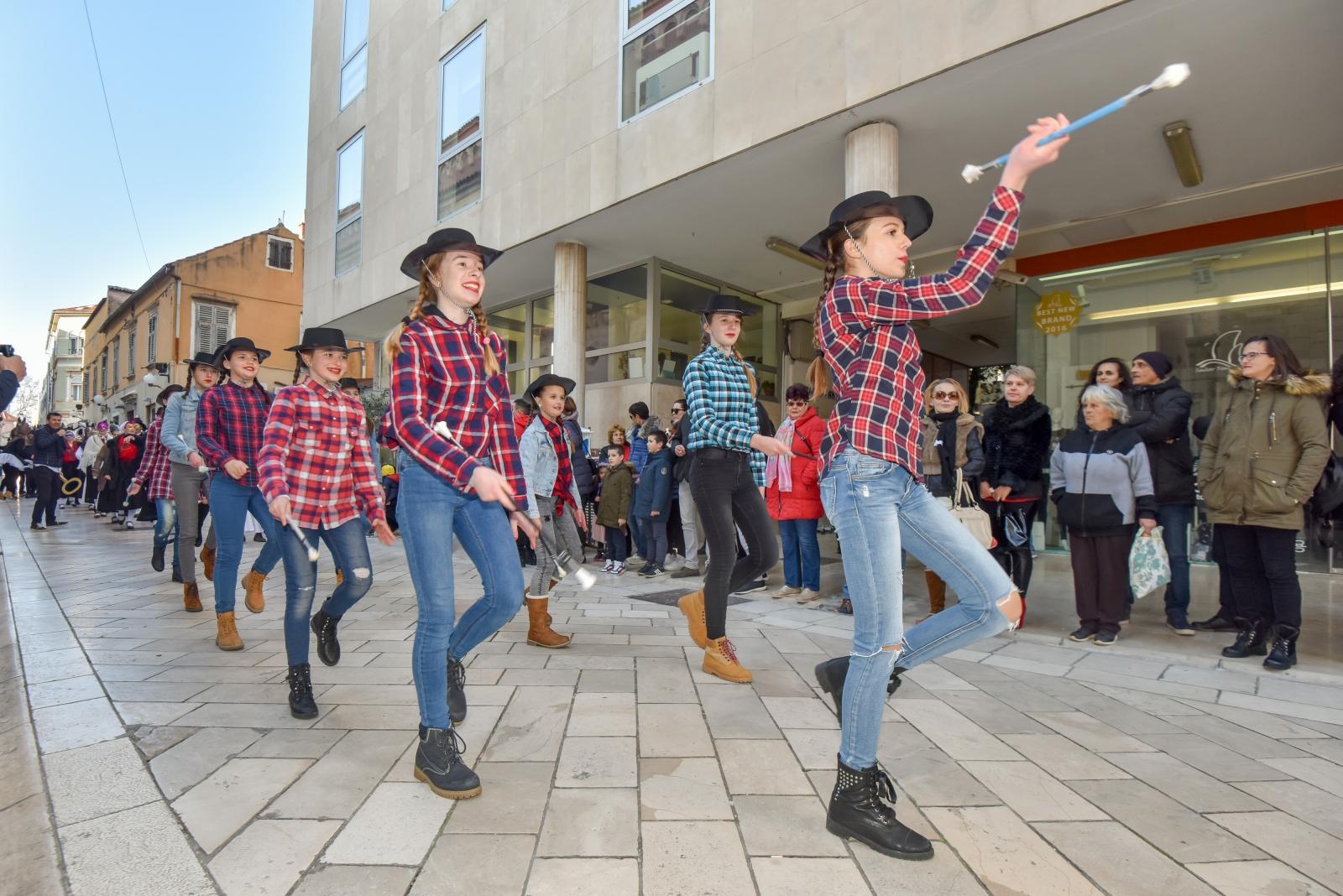 Zadarski karneval 2018: Povorka maškaranih skupina gradskim ulicama Zadarski karneval 2018: Povorka maškaranih skupina gradskim ulicama