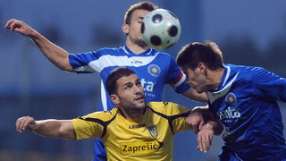 Zapresic, 151010. Stadion NK Inter, 1. HNL, 11. kolo, seniori, susret NK Inter i NK Zadar. Na slici: Josip Bilaver 2, Arber AbilaLiaj 22, Niko Peraic 13. Foto: Damir Krajac / CROPIX Zapresic, 151010. Stadion NK Inter, 1. HNL, 11. kolo, seniori, susret NK Inter i NK Zadar. Na slici: Josip Bilaver 2, Arber AbilaLiaj 22, Niko Peraic 13. Foto: Damir Krajac / CROPIX