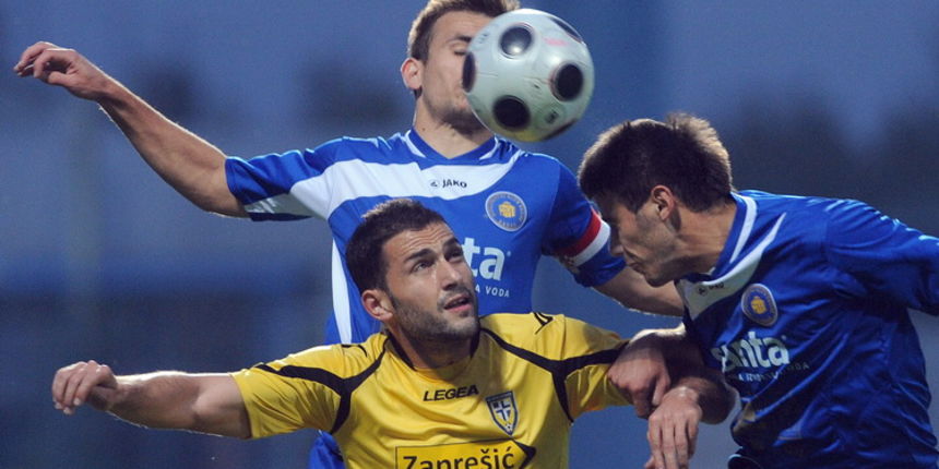 Zapresic, 151010. Stadion NK Inter, 1. HNL, 11. kolo, seniori, susret NK Inter i NK Zadar. Na slici: Josip Bilaver 2, Arber AbilaLiaj 22, Niko Peraic 13. Foto: Damir Krajac / CROPIX Zapresic, 151010. Stadion NK Inter, 1. HNL, 11. kolo, seniori, susret NK Inter i NK Zadar. Na slici: Josip Bilaver 2, Arber AbilaLiaj 22, Niko Peraic 13. Foto: Damir Krajac / CROPIX
