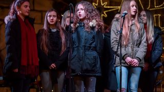 Mia Negovetić i klapa Munita oduševili na Adventu