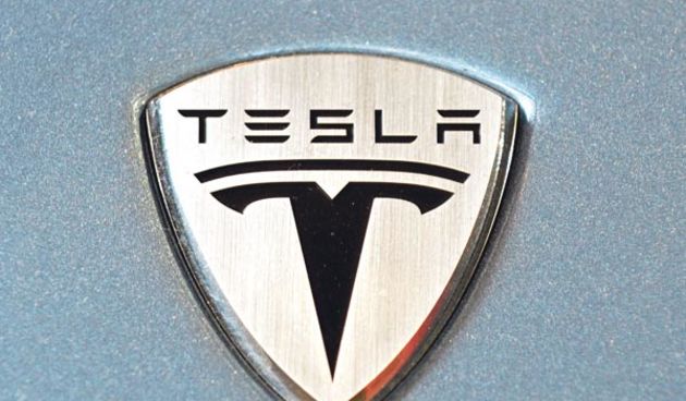 The logo of theTesla Roadster electric car is seen in the new showroom in Los Angeles, May 6, 2008. Tesla Motors develops and manufactures electric sport vehicles, while conforming to all US safety, environmental and durability standards. The 2008 model y