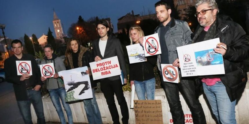 Ivan Vilibor Sincic bio je gost na tribini naziva Nafta, bombe, obale koja se odrzala u Gradskoj knjiznici Juraj Sizgoric. Photo: Dusko Jaramaz/PIXSELL Autor Dusko Jaramaz/PIXSELL Ključne riječi okolis, Buducnost, nafta, zivi zid, turizam, tribina, eks Ivan Vilibor Sincic bio je gost na tribini naziva Nafta, bombe, obale koja se odrzala u Gradskoj knjiznici Juraj Sizgoric. Photo: Dusko Jaramaz/PIXSELL Autor Dusko Jaramaz/PIXSELL Ključne riječi okolis, Buducnost, nafta, zivi zid, turizam, tribina, eks