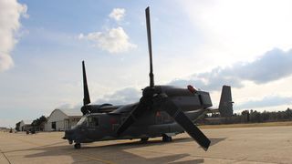 Djelatnici iz vojarne u Zemuniku obišli američke Osprey-e Djelatnici iz vojarne u Zemuniku obišli američke Osprey-e